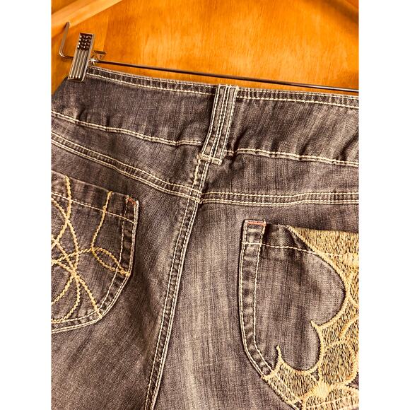 Venezia Denim Women's Long Shorts Designs and Double Button Shorts Size 14 - Picture 9 of 12
